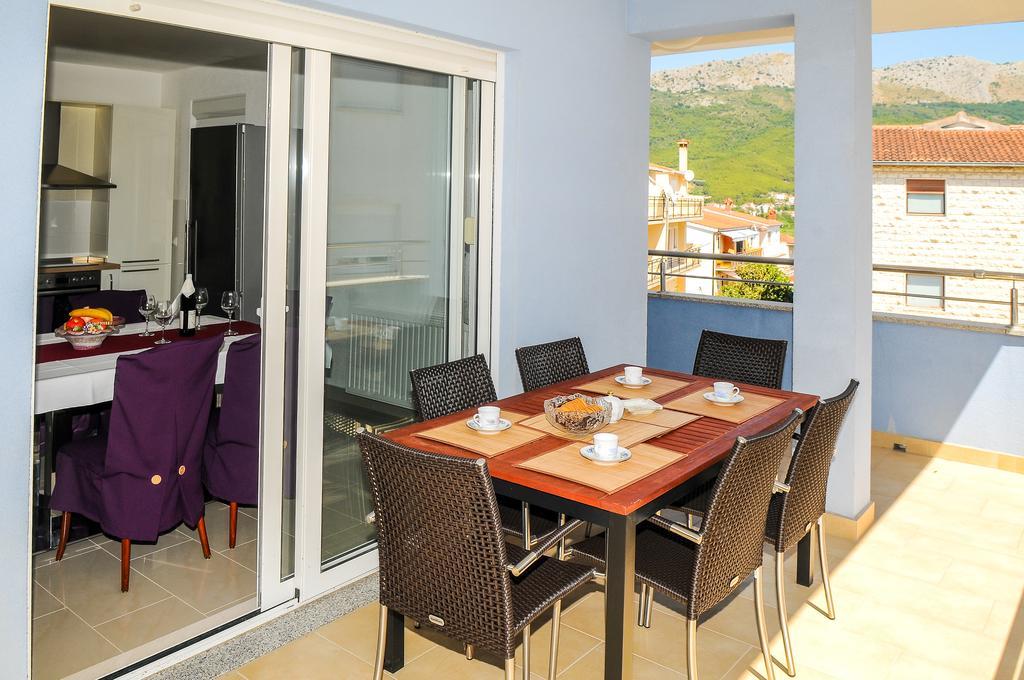 Apartments Anamarija Split Exterior photo