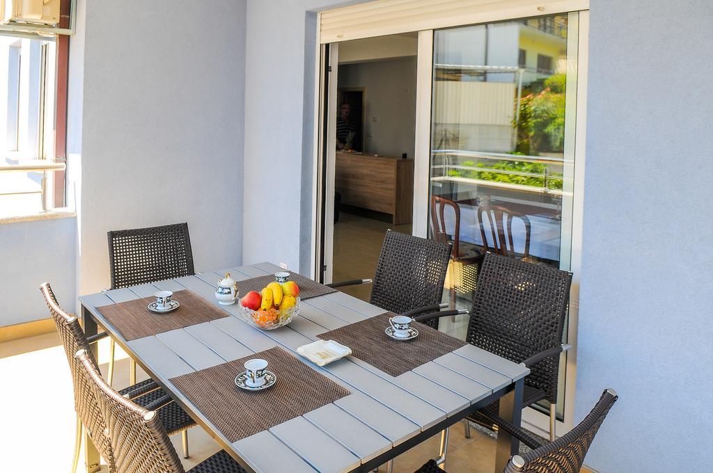 Apartments Anamarija Split Exterior photo